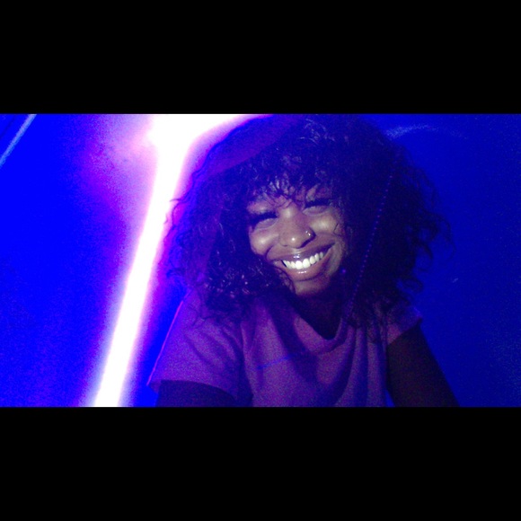 Meet your Posher, Divine - Picture 2 of 3